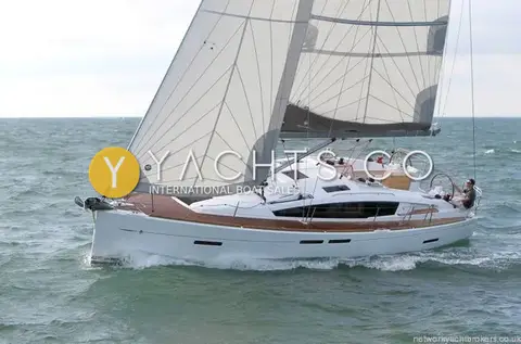 Jeanneau Sun Odyssey 41DS: under full sail with genoa and mainsail, twin wheels and teak side decks