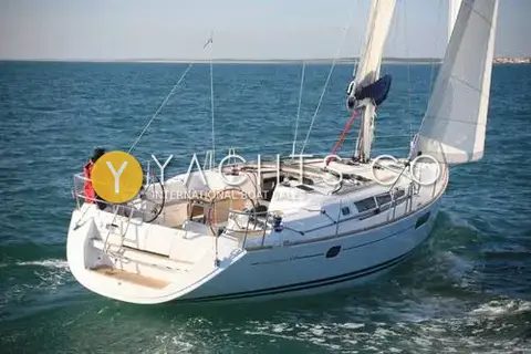 Jeanneau Sun Odyssey 44I: stern quarter view under sail showing twin wheels, open transom and bathing platform
