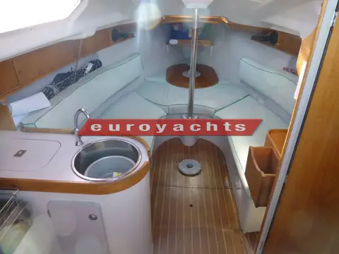 Jeanneau Sunway 25: open plan saloon with U shaped settee, teak sole and galley sink