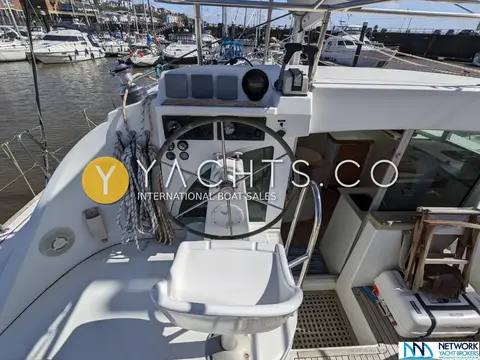 Lagoon 380: elevated helm station with stainless wheel, helm seat and engine controls