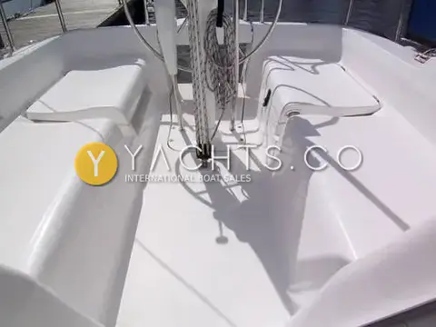 Legend 27: clean white cockpit with moulded bench seats, pedestal and coiled lines at the wheel