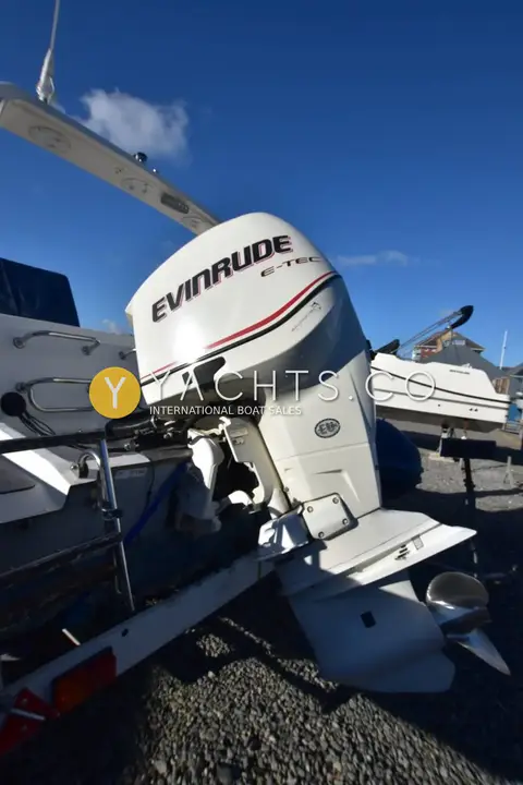 Marlin 640 FB Rib: close view of the white Evinrude outboard engine mounted on the transom