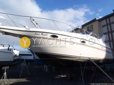 Maxum 3000 SCR: starboard bow ashore on stands showing dark antifouled underwater hull