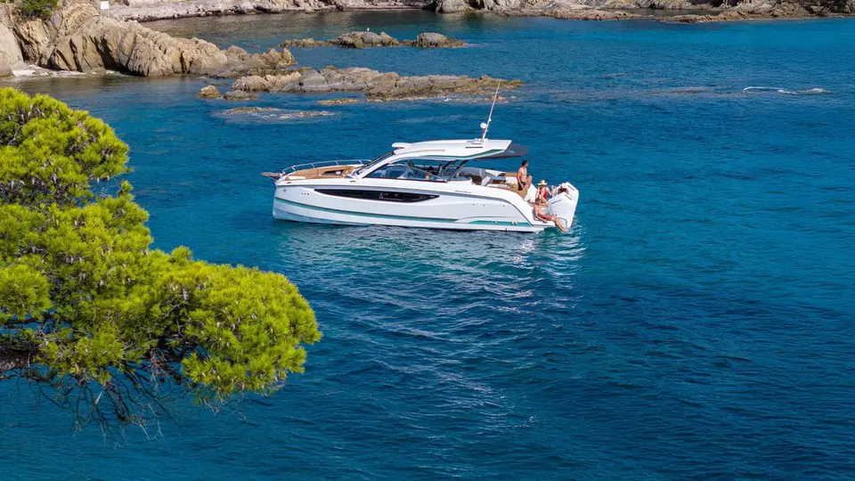 The Jeanneau TH38