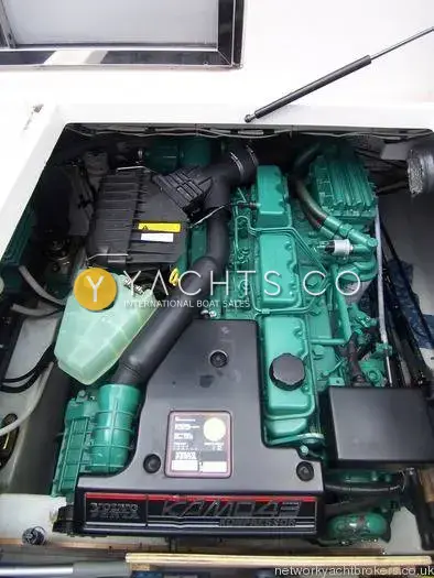 Nimbus 380 Commander: close view of one Volvo Penta KAMD43 diesel engine in the engine bay