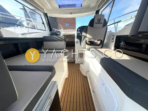 Parker 750 CC: wheelhouse interior with bench seating either side and helm seat facing forward