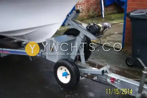 Predator 165: trailer front with jockey wheel, locked storage box and electric winch