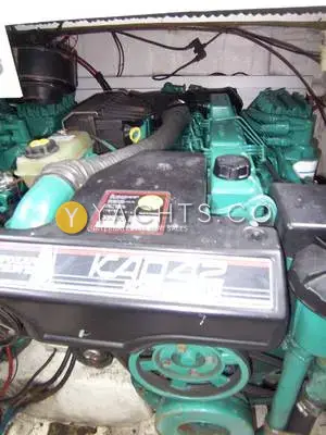 Princess 366: engine bay showing a Volvo KAD42 diesel engine with black top cover