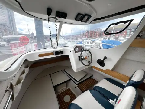 Quicksilver 640 Pilothouse — photo 3 of 19
