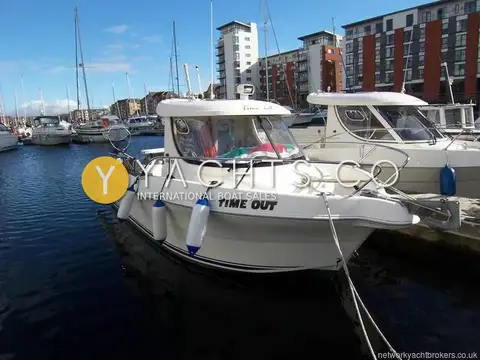 Quicksilver 640 Pilothouse: starboard bow view alongside a pontoon with fenders out, marina flats behind