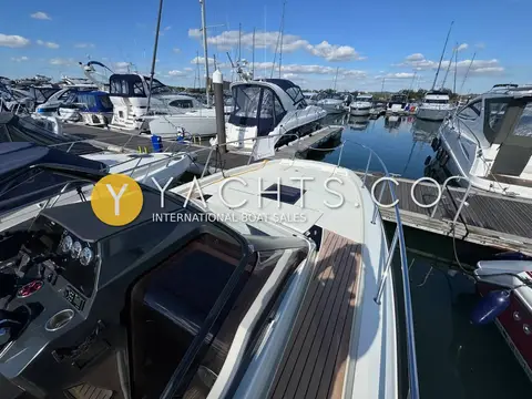Quicksilver 875 Sundeck: foredeck with overhead hatch and teak-effect side decks, marina berths beyond