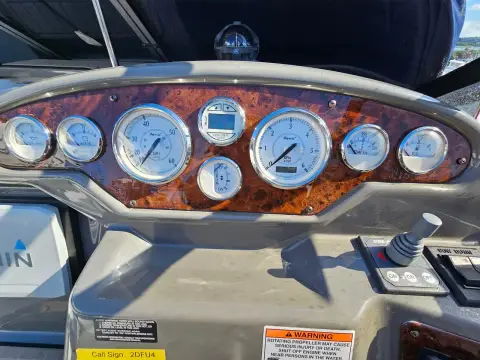 Regal 2565 Window Express — photo 3 of 51
