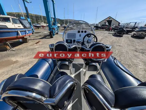 Ribcraft 585: view forward over four jockey seats with wingbacks to the console and windscreen