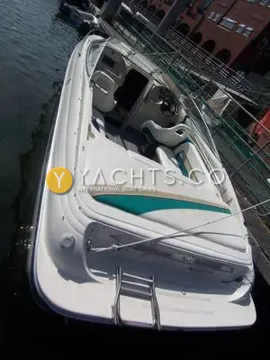 Rinker 232: view from above the stern showing the large sun pad, bathing platform and boarding ladder