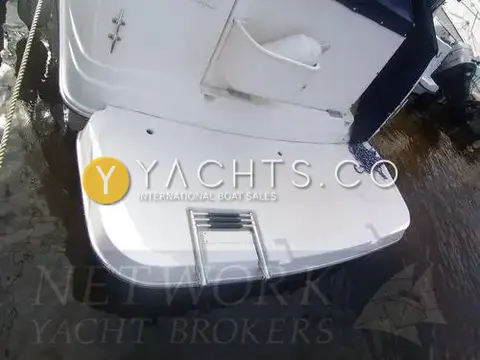 Rinker 270 Reduced: extended bathing platform with fold-down swimming ladder, seen from above