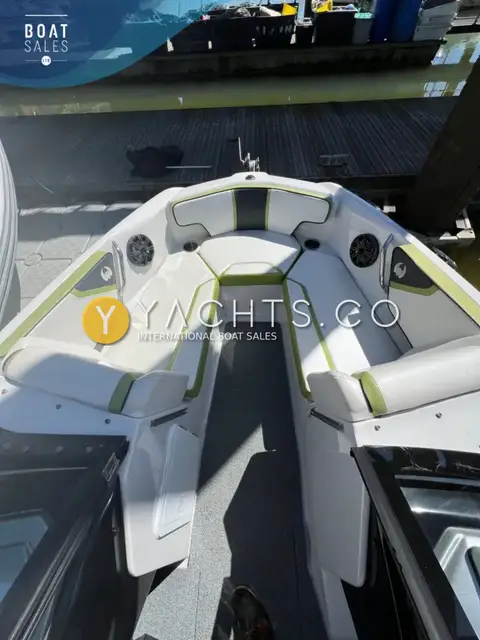 Scarab 195 ID: bow seating area in white and lime upholstery with speakers and grey deck mats