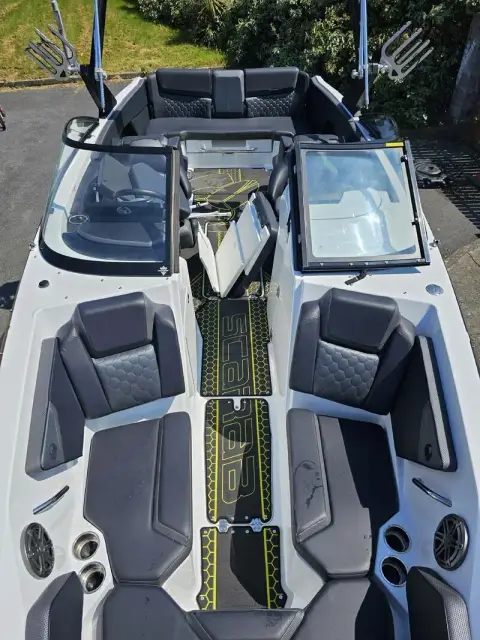 Scarab 255 ID Wake Edition — photo 2 of 25