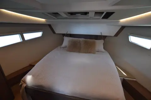 Sealine International C330: double berth in a cabin with long hull windows and white headlining