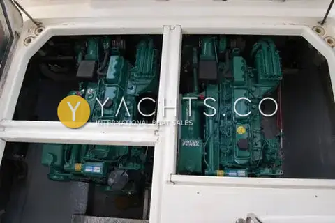 Sealine International Sealine 310/320 Statesman: engine bay showing the twin green Volvo Penta diesel engines side by side