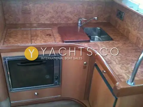 Sealine International Sealine S28 Reduced: galley corner with burr-effect worktops, stainless sink, covered hob and built-in oven