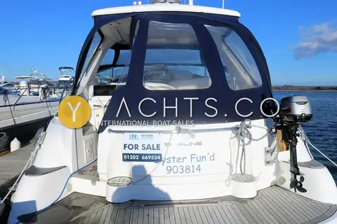 Sealine International Sealine S41: stern and bathing platform with navy canopy, transom gate and outboard on a bracket