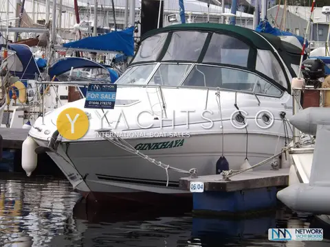 Sea Ray Sundancer 280: bow view of the white hull with fenders out, moored in a marina