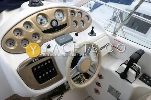 Sessa Marine Sessa C30: helm with beige dash panel, gauges, cream wheel, Humminbird plotter and throttle