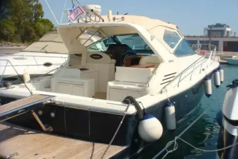 Uniesse 42: starboard side view at the quay showing hardtop, side decks and dark hull