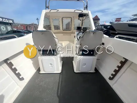 Warrior 165: cockpit with grey deck, side storage shelves and twin helm seats