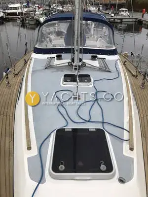 Westerly Oceanquest 35 CC: coachroof looking aft to the navy sprayhood, with hatches, deck-stepped mast and teak side decks